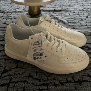 Brand New Calvin Klein Women’s Sneakers Size 9